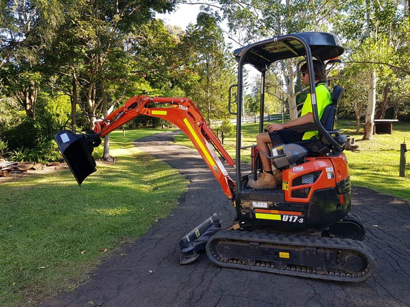 1000mm tilt mud bucket attachment on the Kubota U17-3